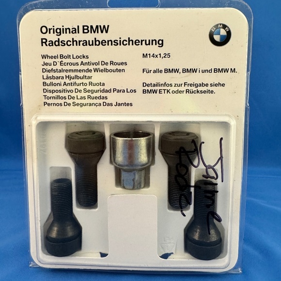 BMW Wheel Locks set with key - Genuine BMW - Picture 1 of 3